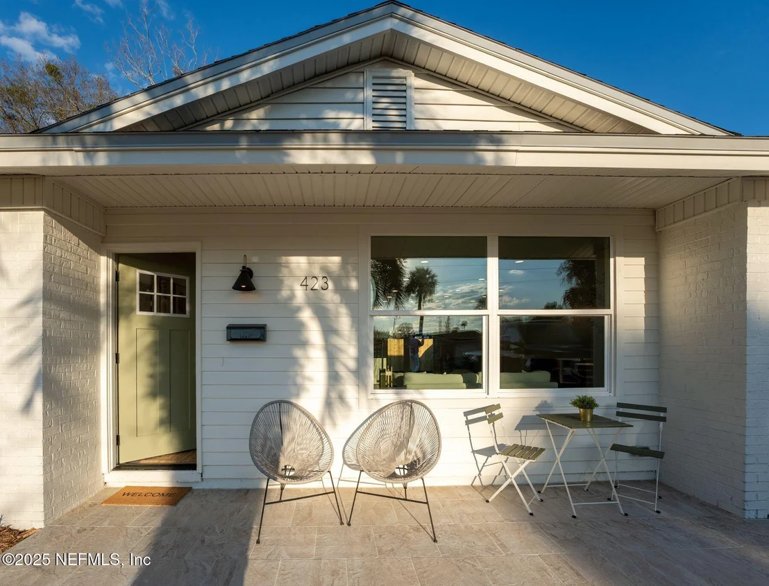 Photo of 423 ROYAL PALMS Drive