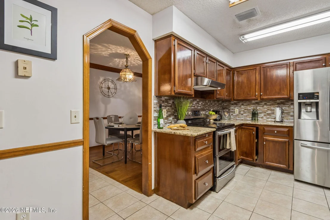 Photo of 794 CAMERON Drive
