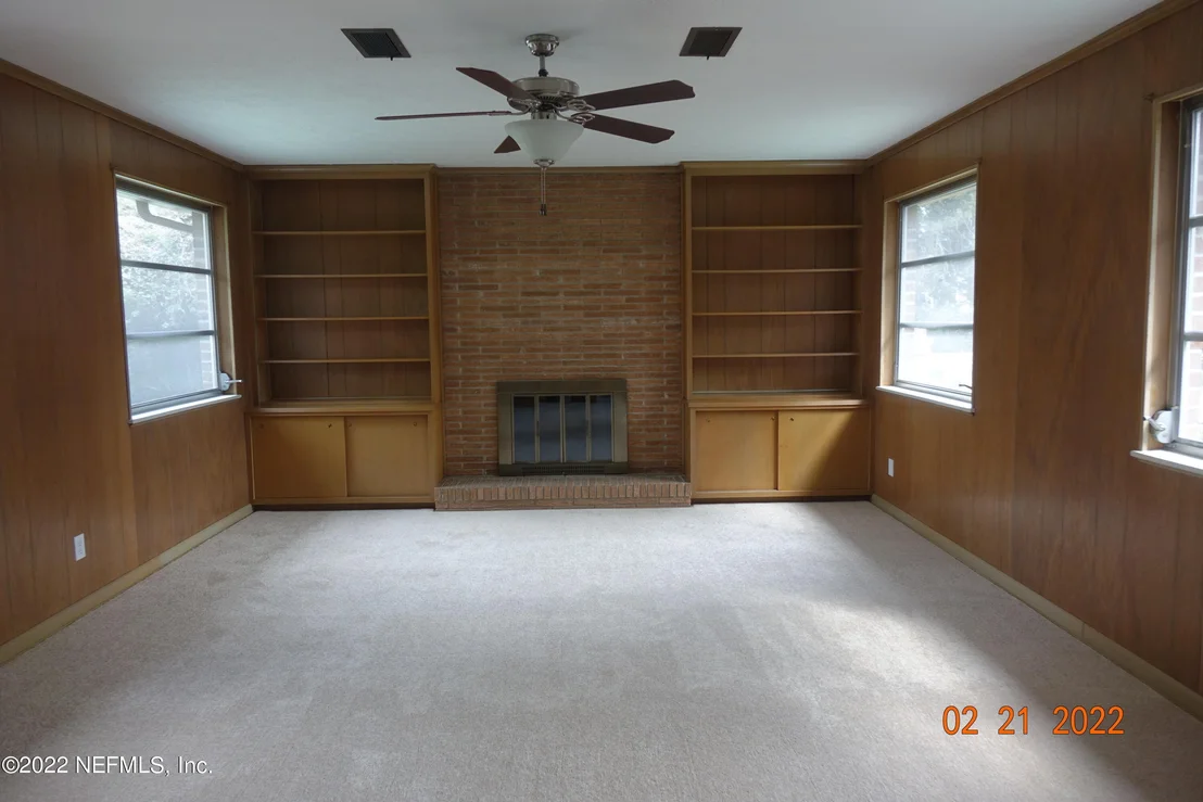 Photo of 1675 MT. VERNON Drive