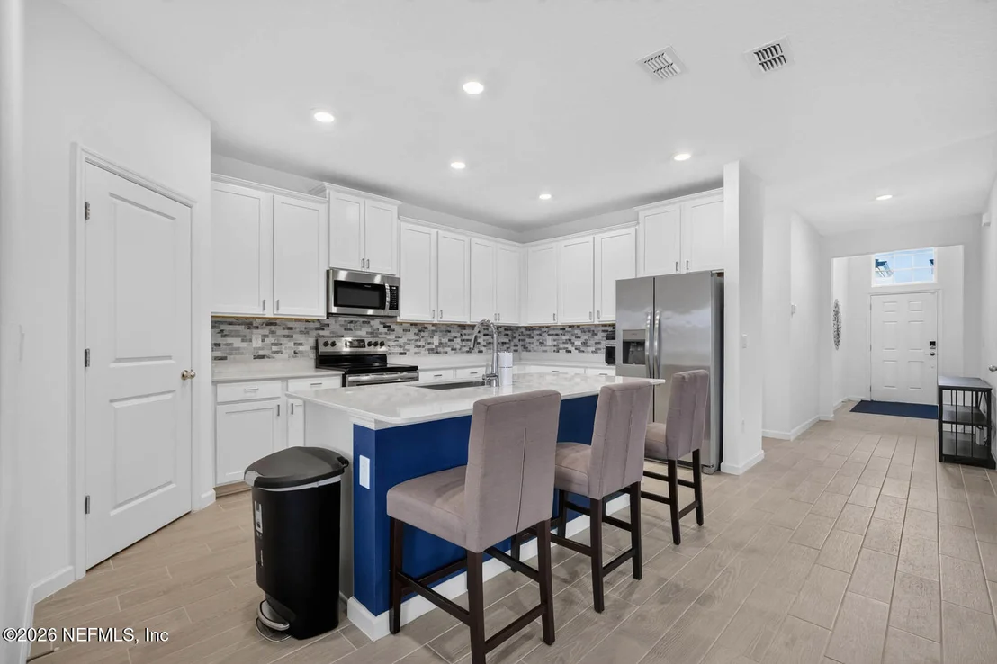 Photo of 404 LAKE SINCLAIR Street