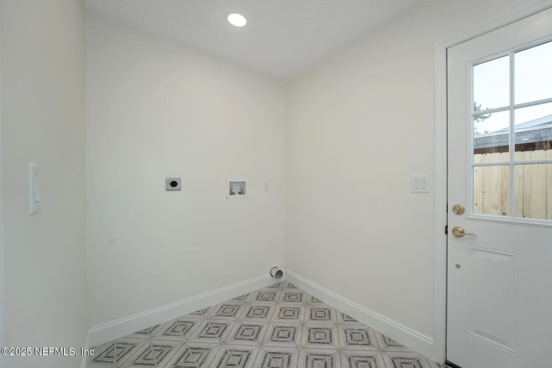 Photo of 423 ROYAL PALMS Drive