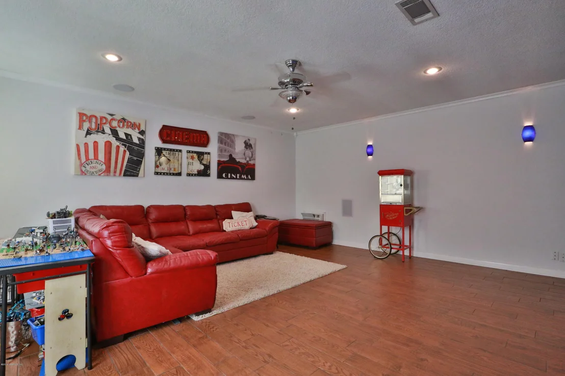 Photo of 4340 QUEENSWAY Drive