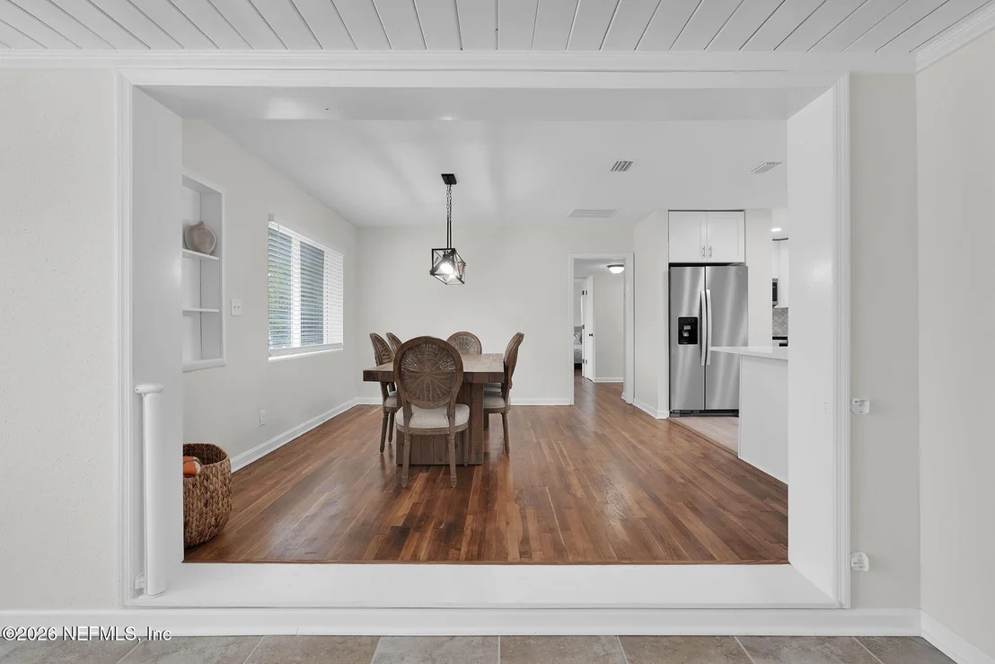 Photo of 101 CARVER Street W