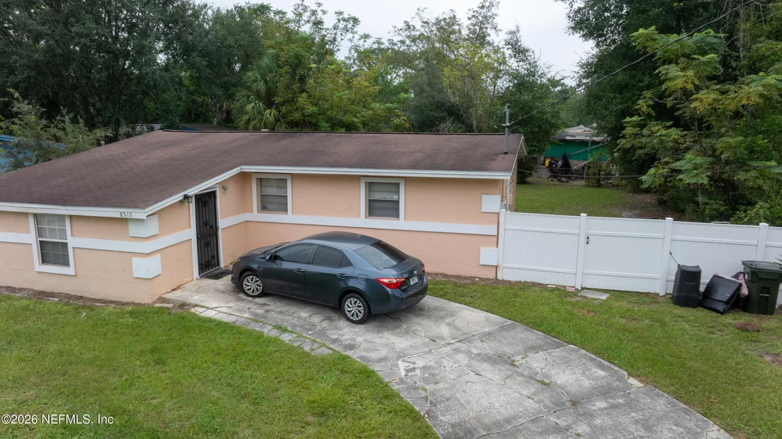 Photo of 8513 OAK LEAF Road