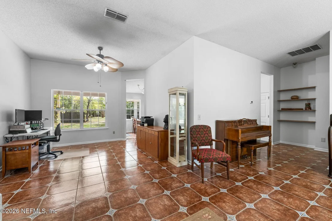 Photo of 4325 APPLE TREE Place
