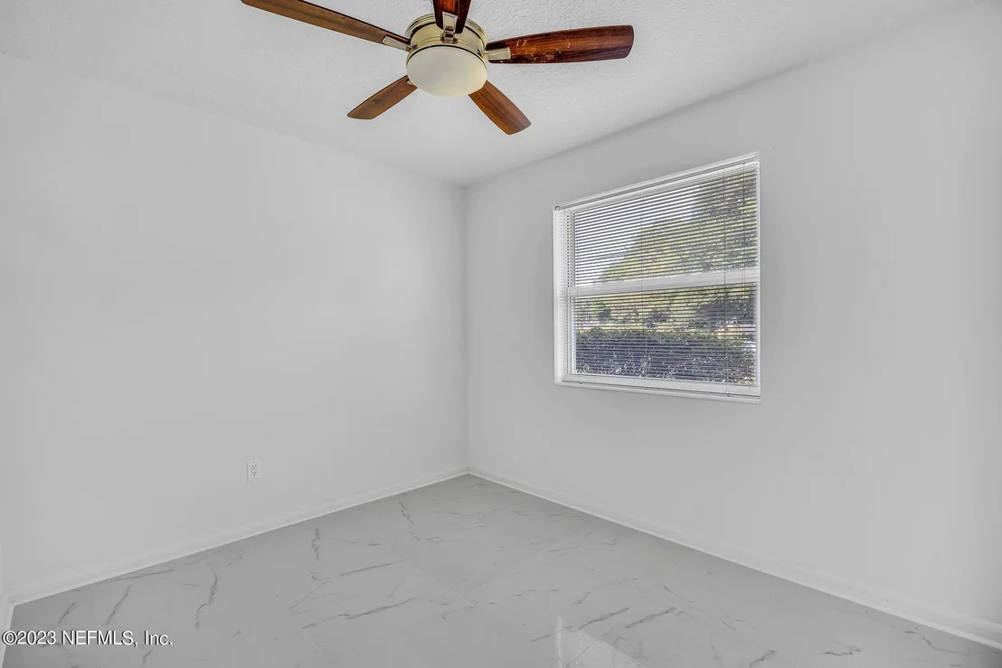 Photo of 2233 MAPLE LEAF Drive E