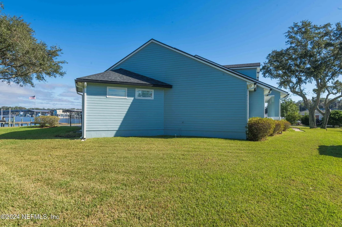 Photo of 487 CREIGHTON Road