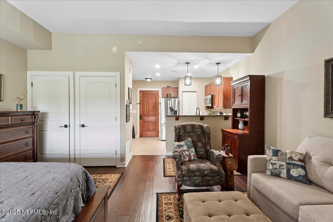 Photo of Unit 302 at 955 REGISTRY Boulevard