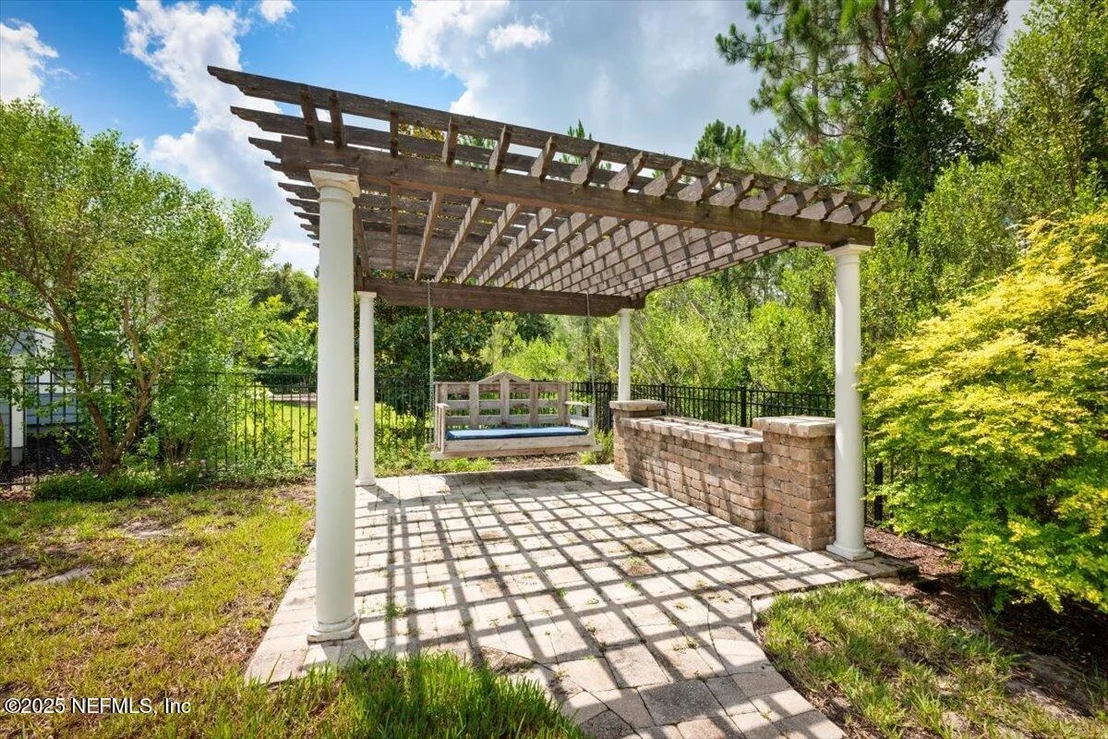 Photo of 305 SEAHILL Drive