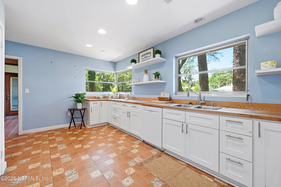 Photo of 49 SYLVAN Drive