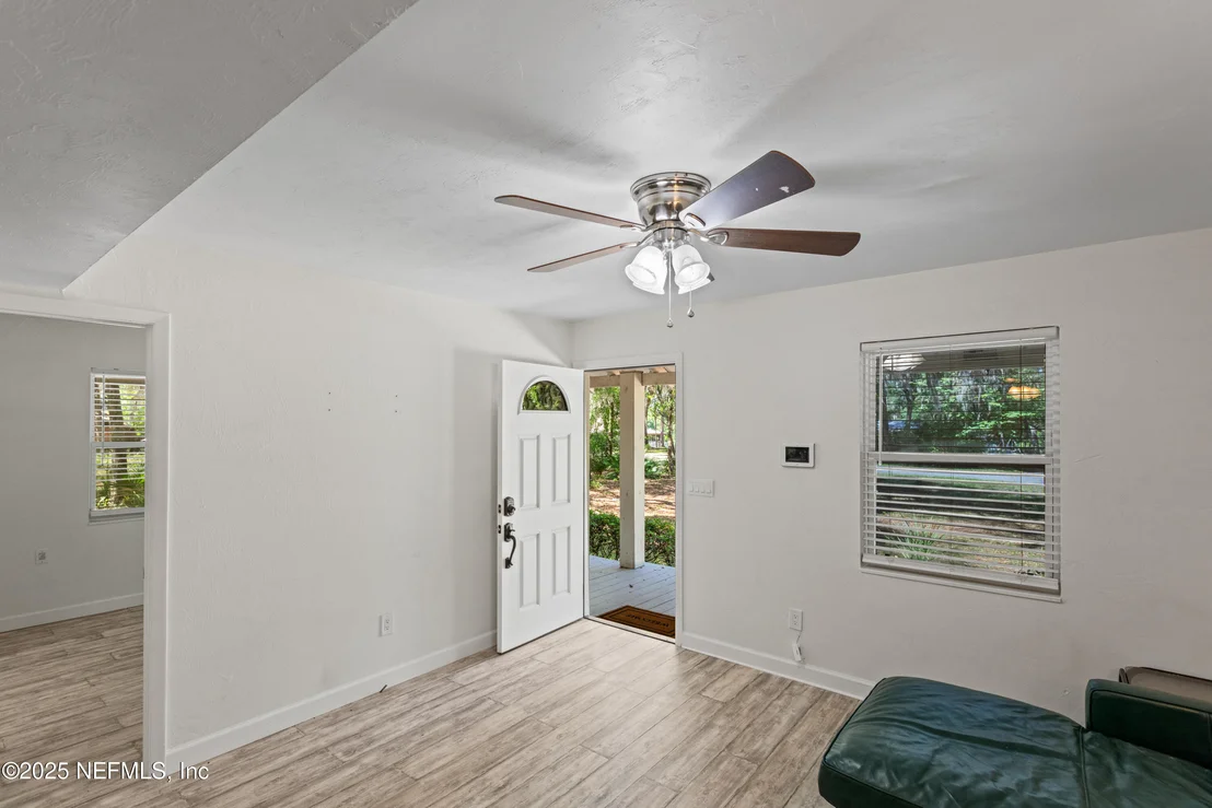 Photo of 303 SE 3RD Avenue