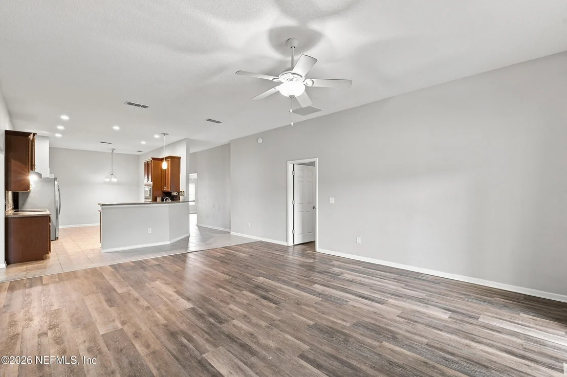 Photo of 285 W ADELAIDE Drive