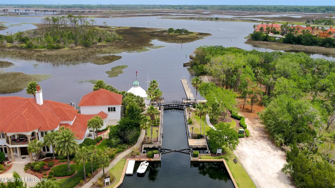 Photo of 665 SANDRINGHAM Drive