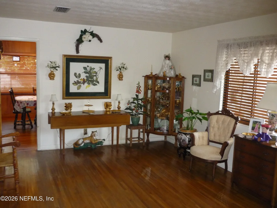 Photo of 1932 DALAMON Street