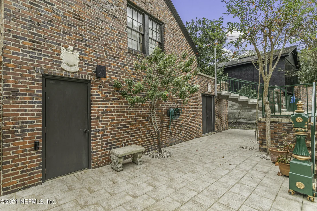 Photo of 927 ARBOR Lane