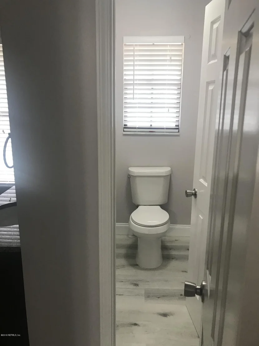 Photo of 901 MIDDLERIDGE Court