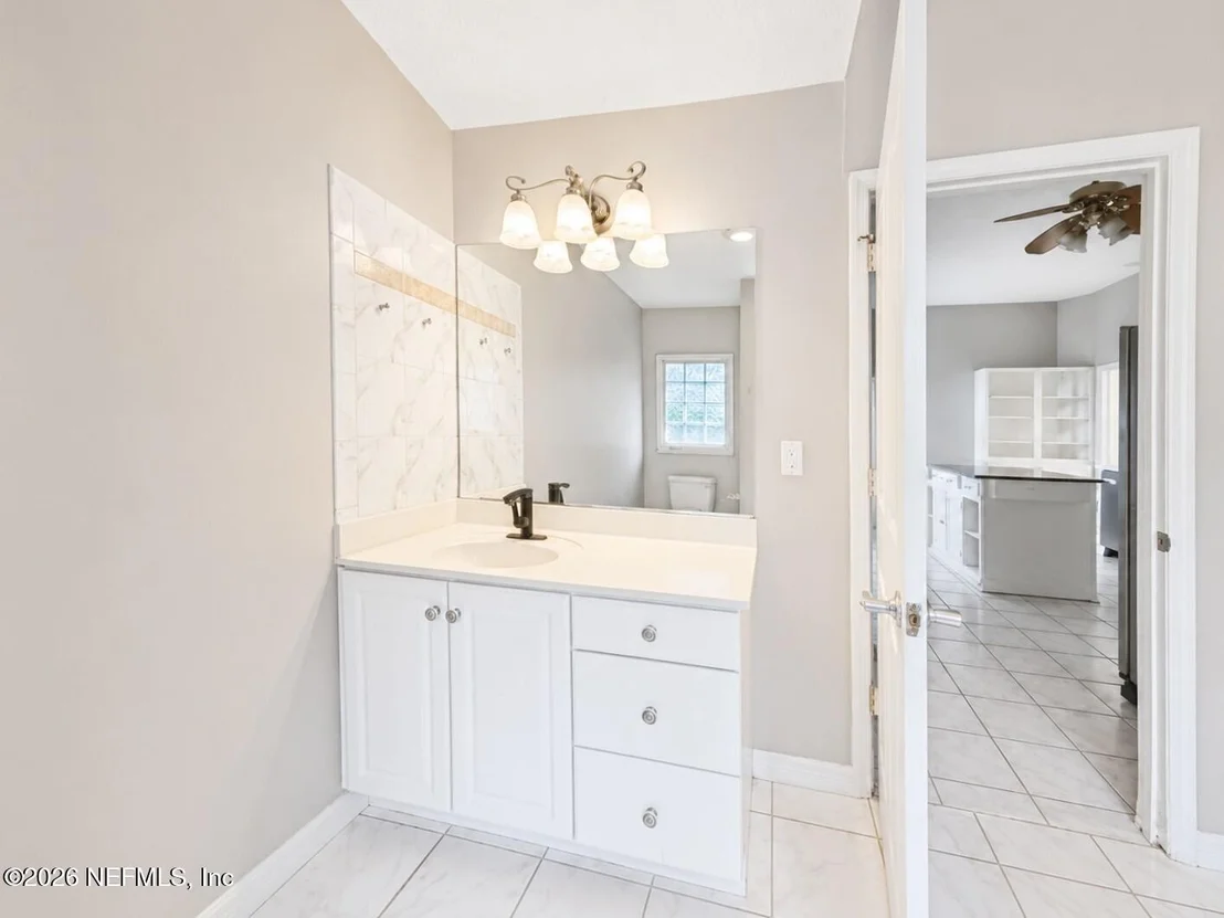 Photo of 3345 KINGS Road S