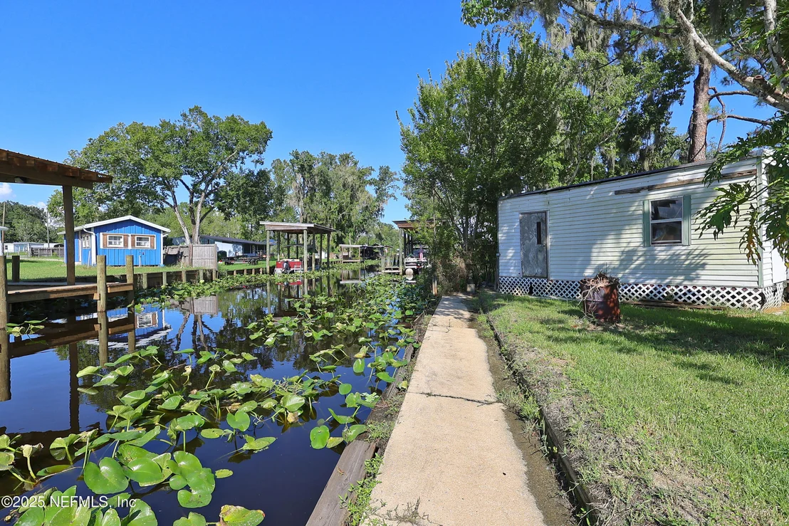 Photo of 138 EDGEWATER Road