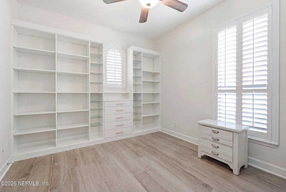 Photo of 804 STELLING Court