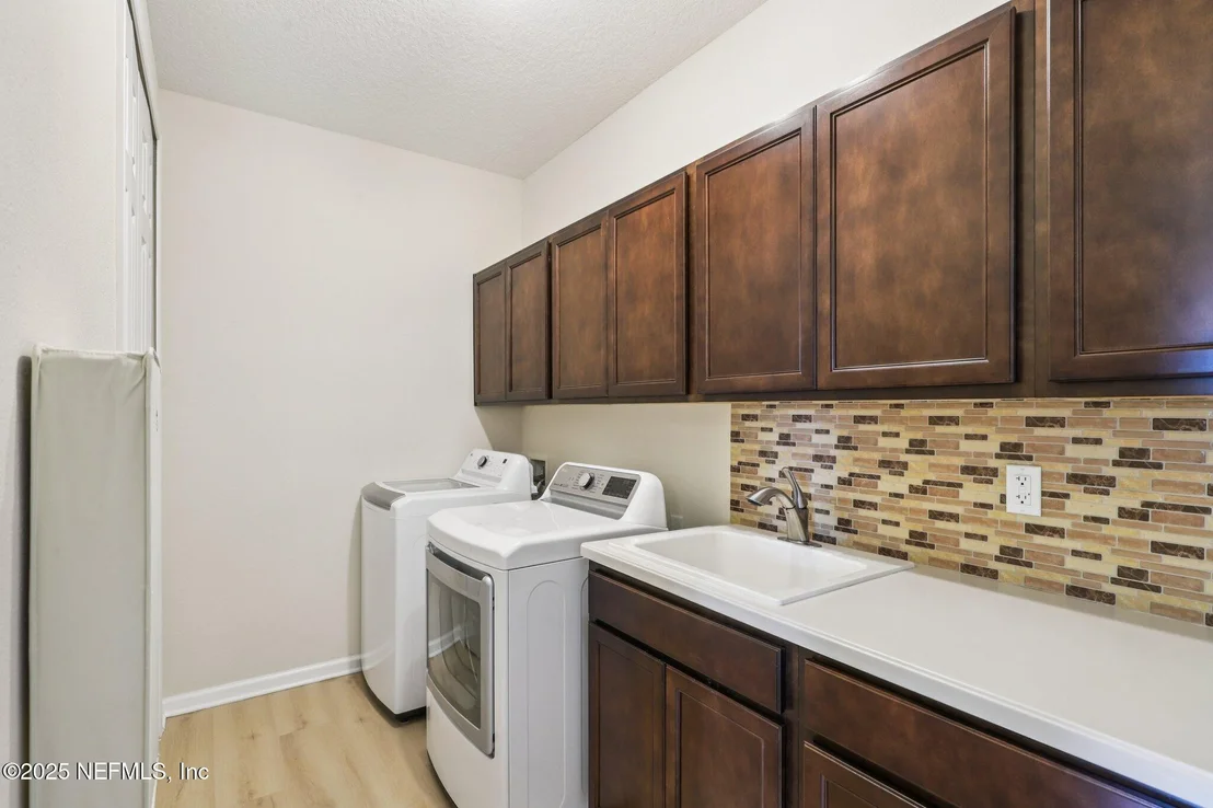 Photo of 261 PALISADE Drive