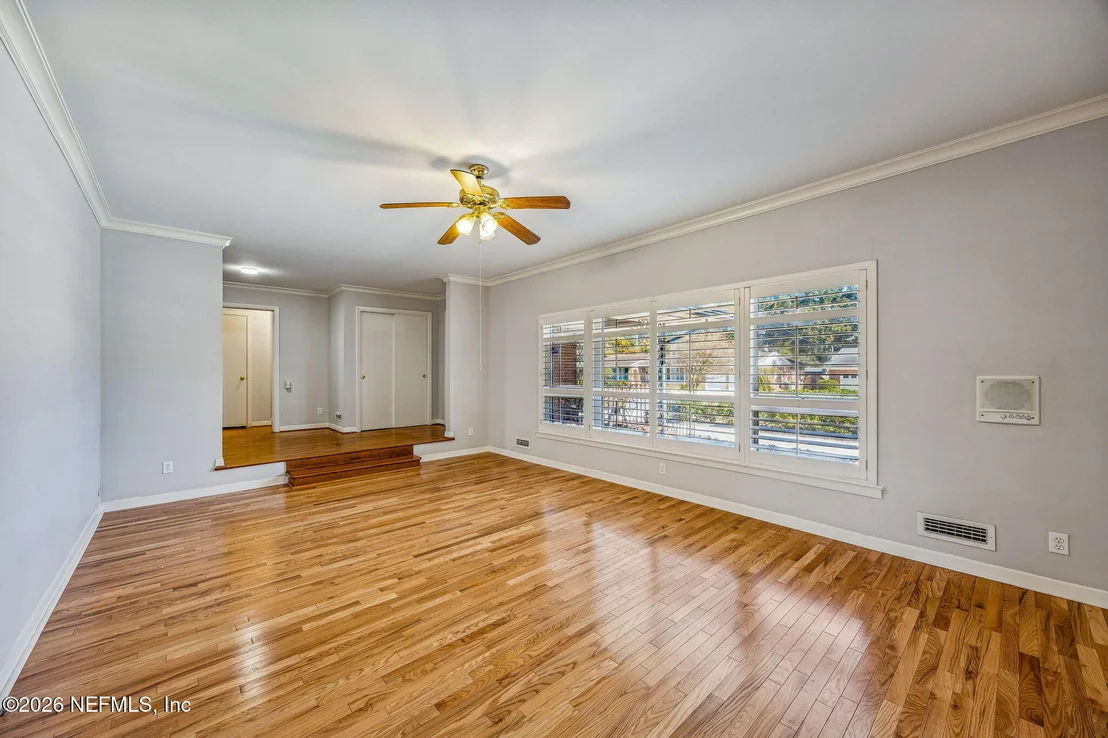 Photo of 4768 QUEEN Lane