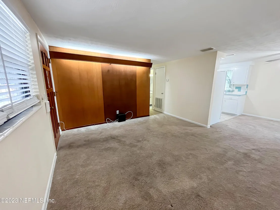 Photo of 451 CLERMONT Drive W