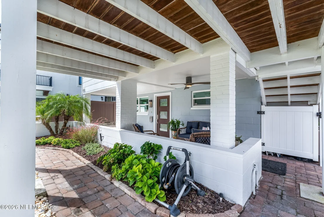 Photo of 1242 BEACH Avenue