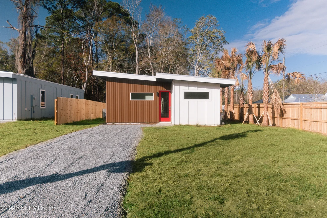 Photo of 572 WOODLAWN Road