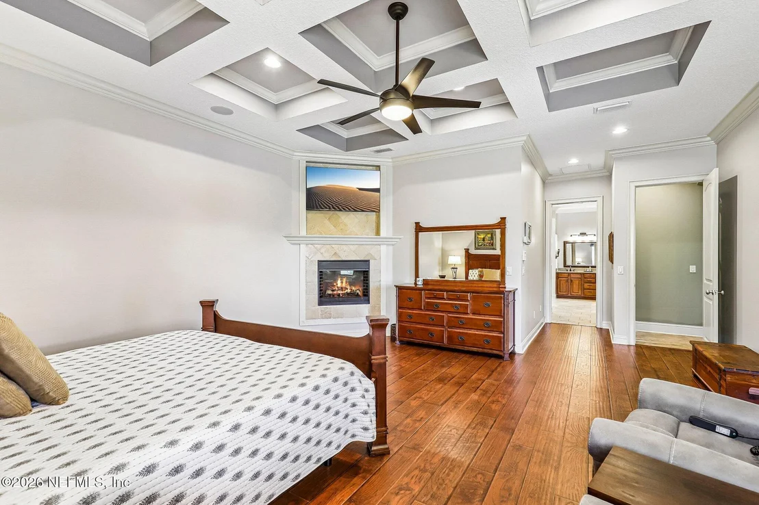 Photo of 4002 LA VISTA Circle