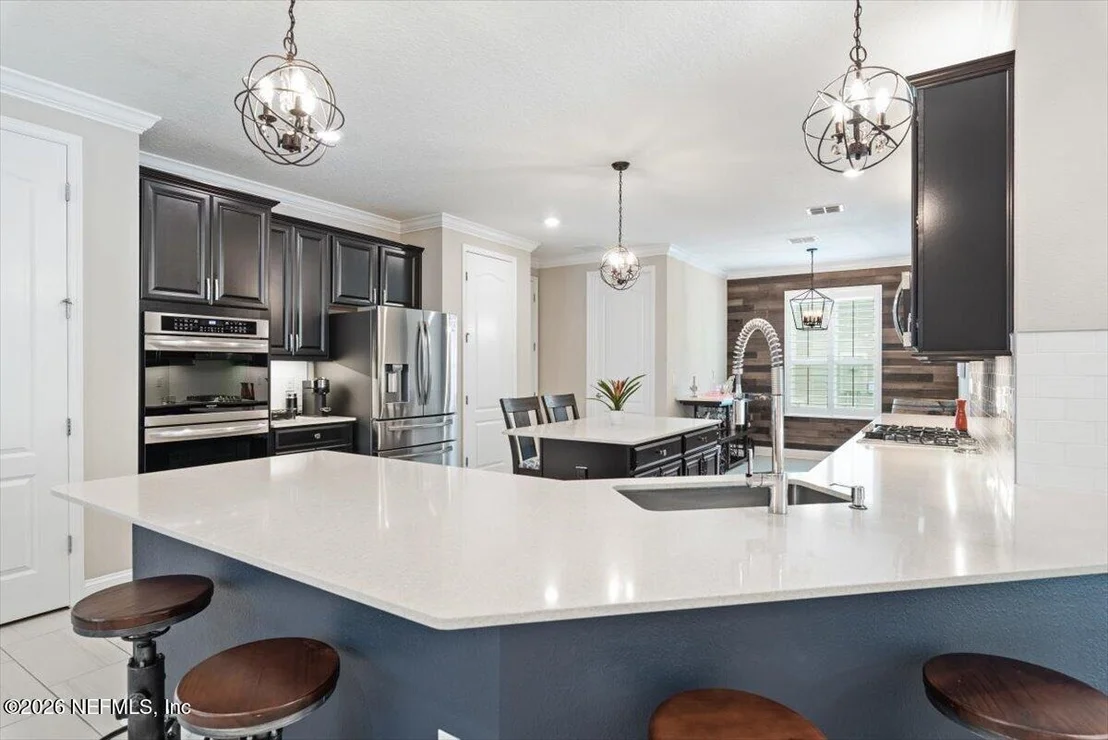 Photo of 472 GLORIETA Drive