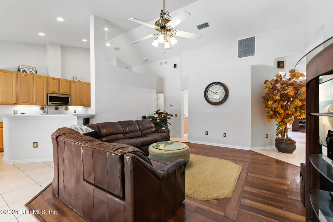 Photo of 800 LAPOMA Way