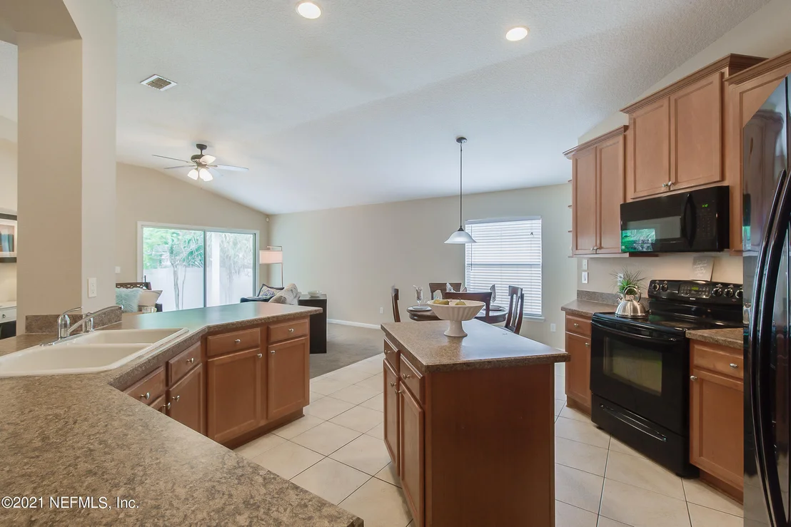Photo of 10898 BIRCHARD Lane