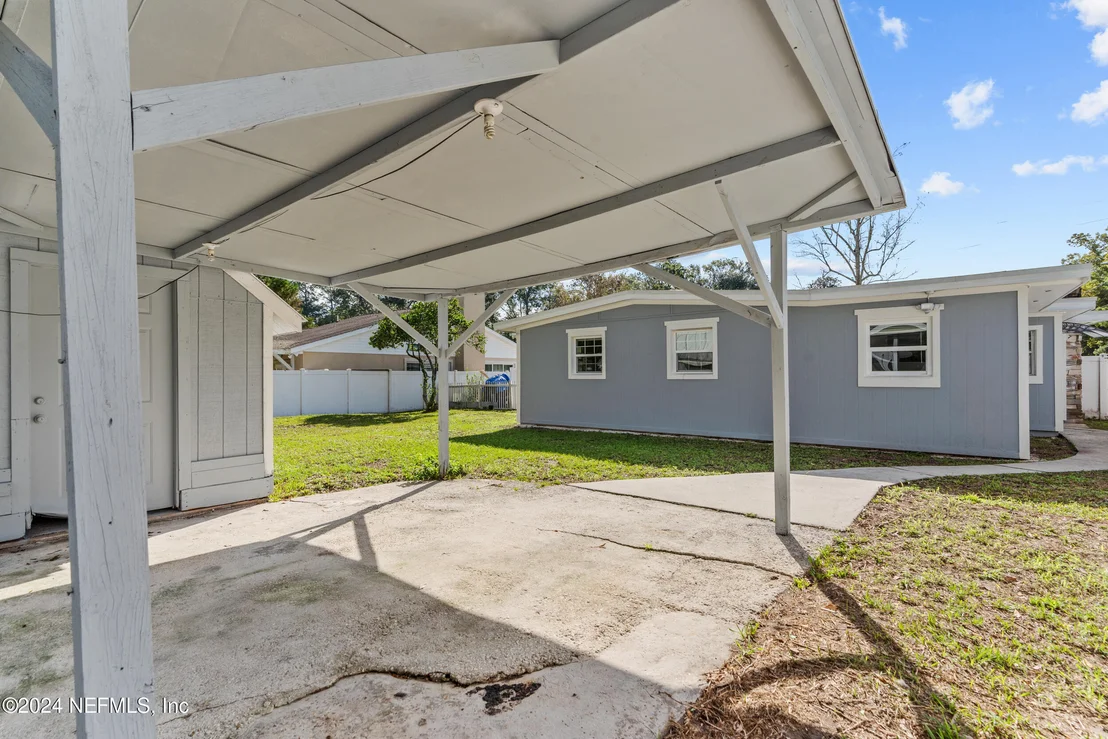 Photo of 1736 LOUVRE Drive