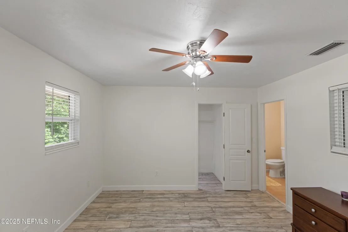 Photo of 303 SE 3RD Avenue