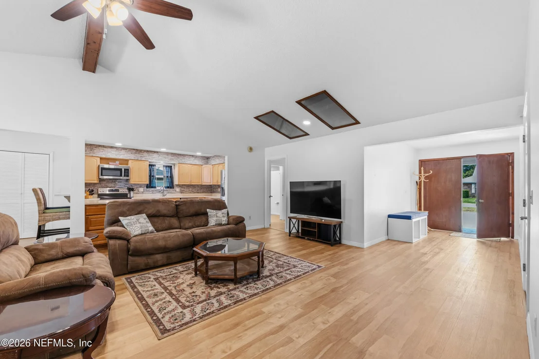 Photo of 615 HICKORY Drive