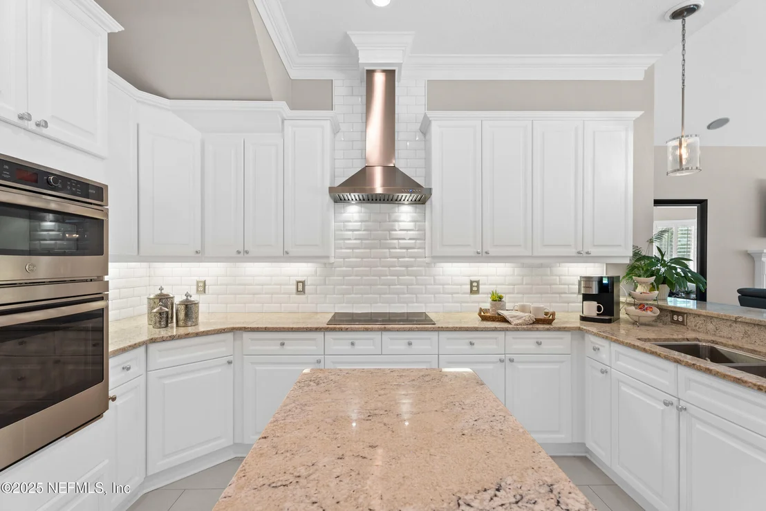 Photo of 389 SUMMERSET Drive