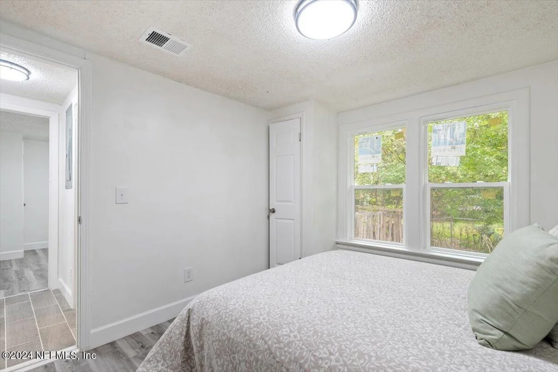 Photo of 4029 EDISON Avenue