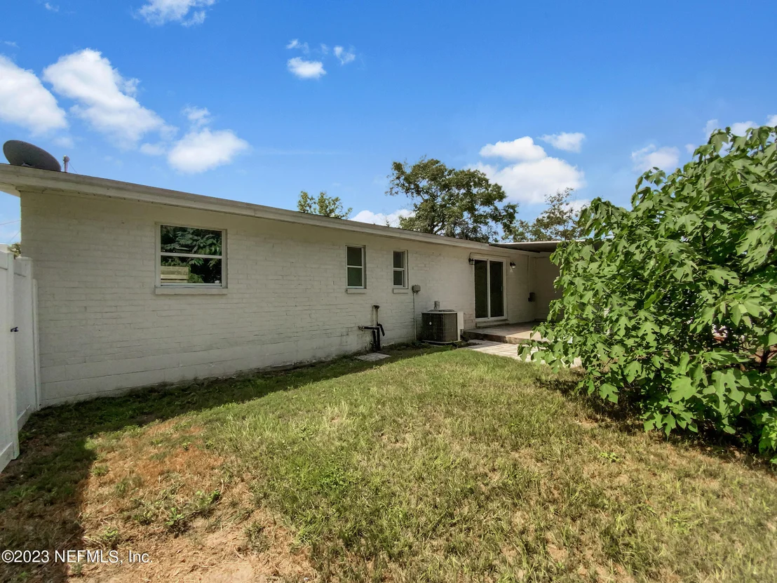 Photo of 413 SIGSBEE Road