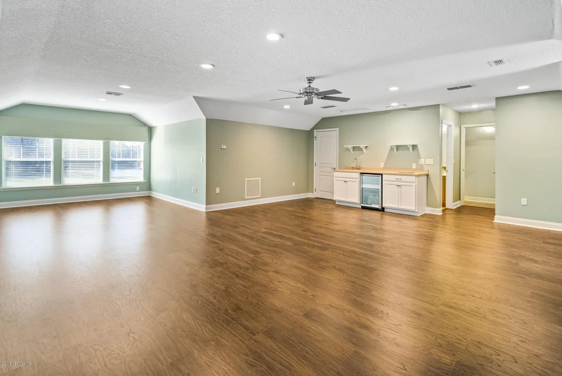 Photo of 821 EAGLE POINT Drive