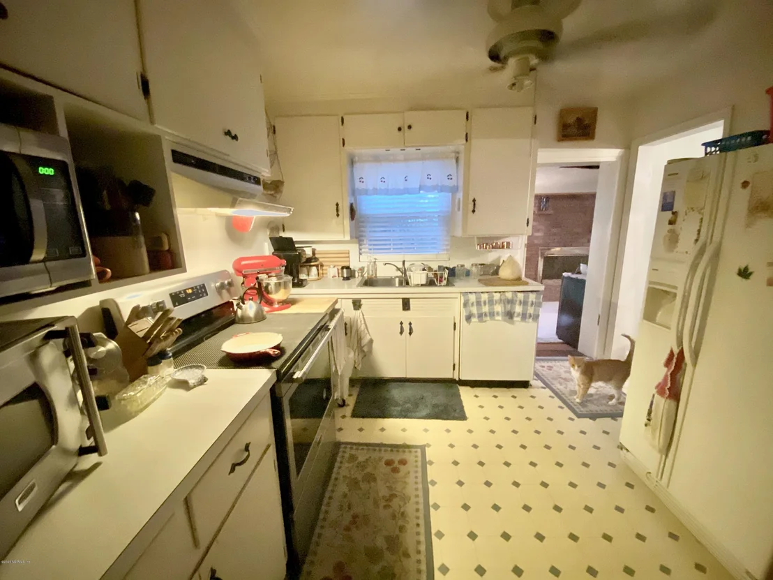 Photo of 826 LEAFY Lane