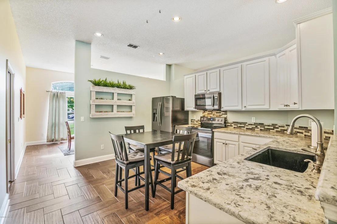 Photo of 221 JOHNS GLEN Drive