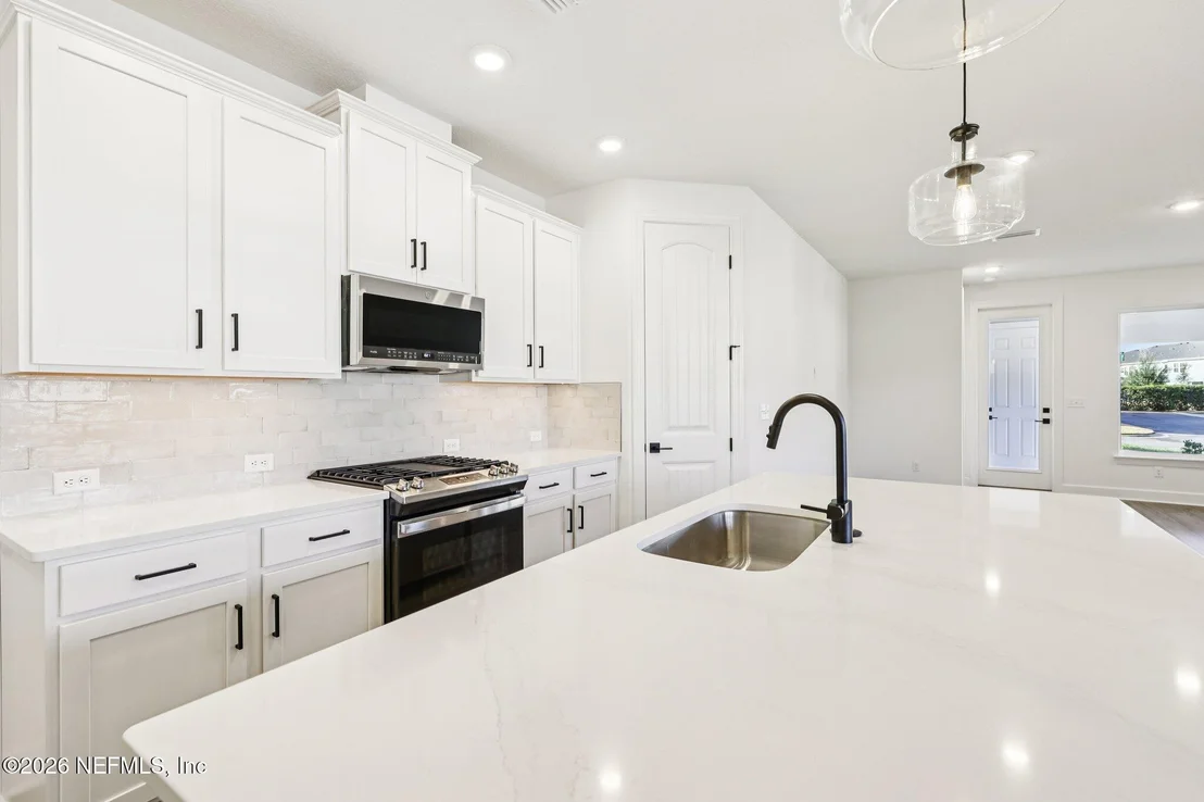 Photo of 17 JAMESTOWN Court
