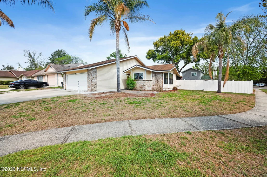 Photo of 8121 MORRISTOWN Trail