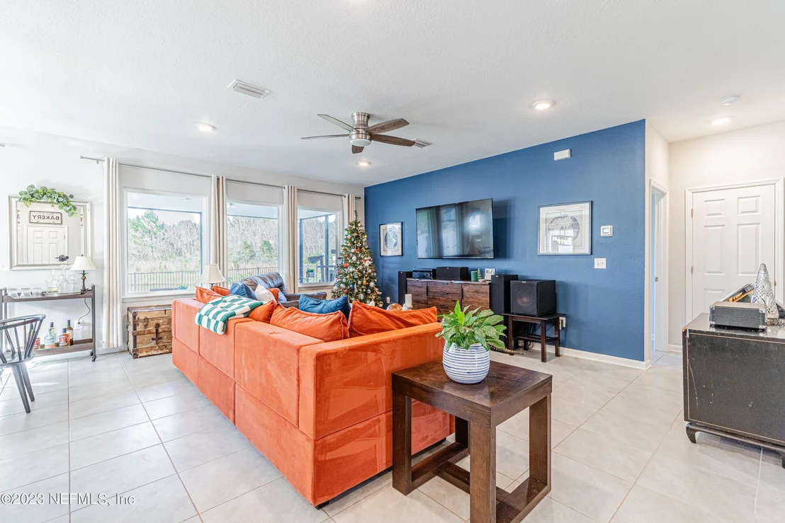 Photo of Unit 6 at 12056 BRIDGEHAMPTON Road