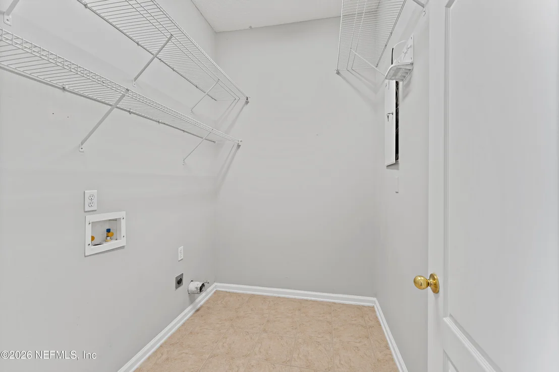 Photo of 153 OAK COMMON Avenue
