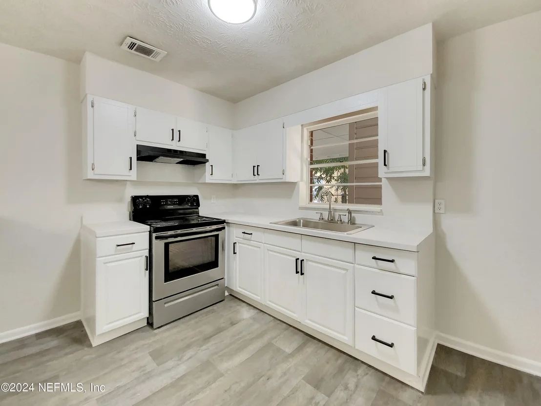 Photo of 3911 SKYCREST Drive