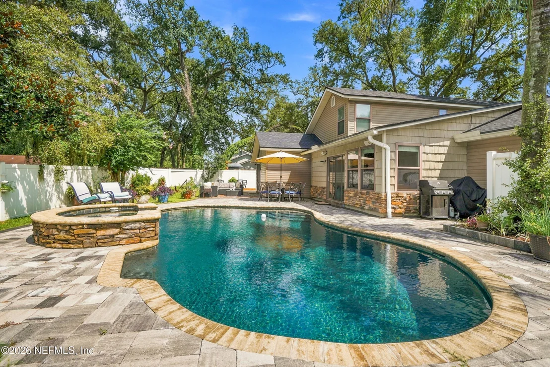 Photo of 1407 RIVERGATE Drive