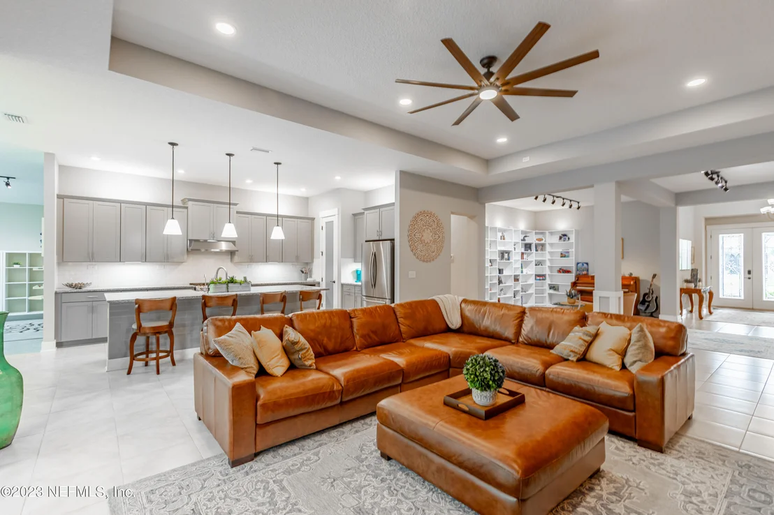 Photo of 309 GLENNEYRE Circle