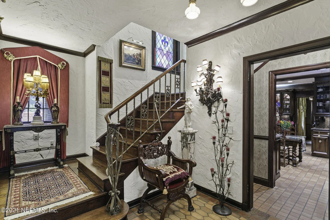 Photo of 927 ARBOR Lane