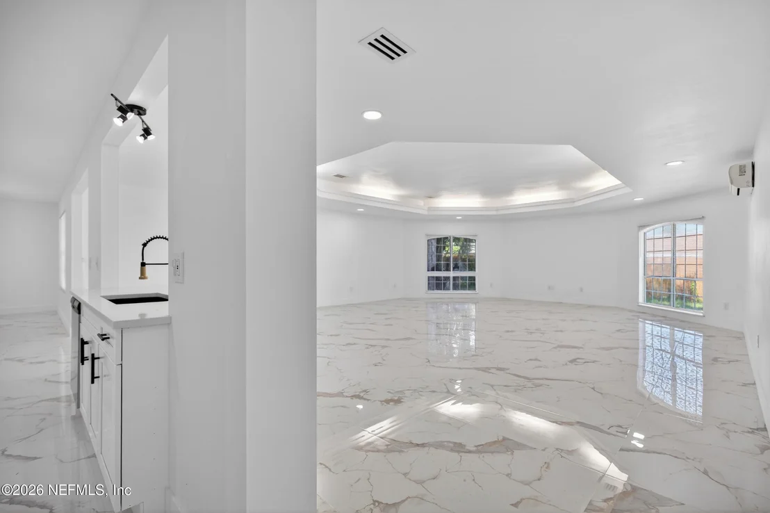 Photo of 1407 GRANDVIEW Drive